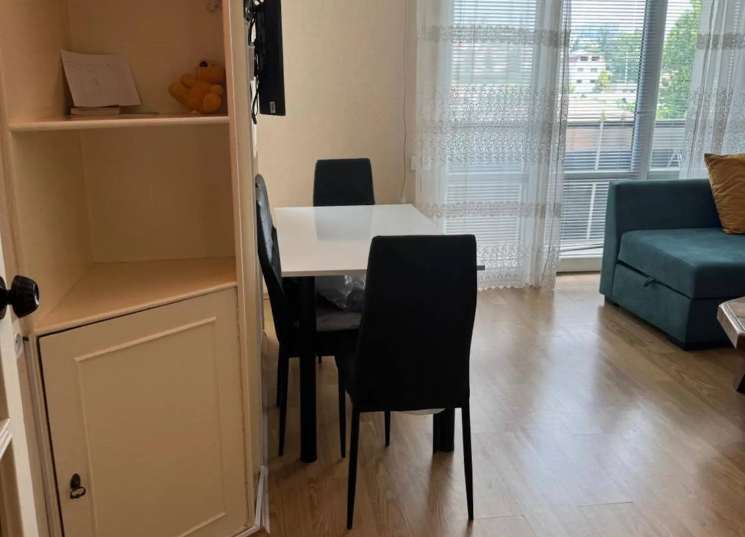 Cozy Apartment With Balcony Тбилиси