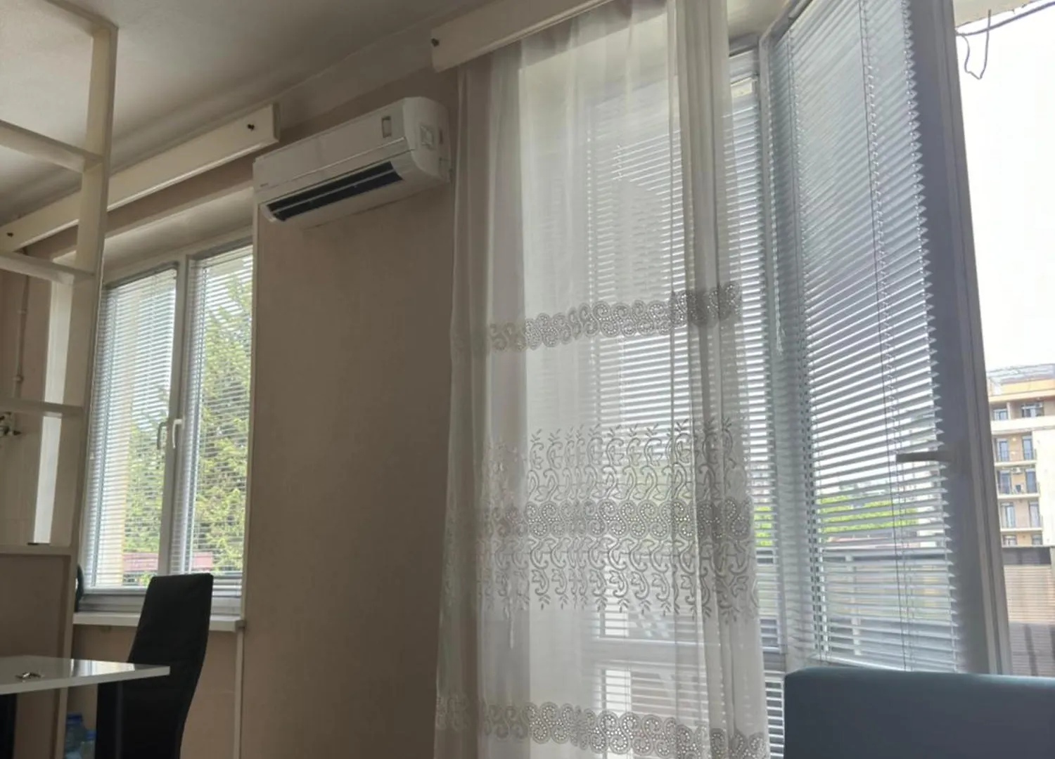 Cozy Apartment With Balcony Тбилиси