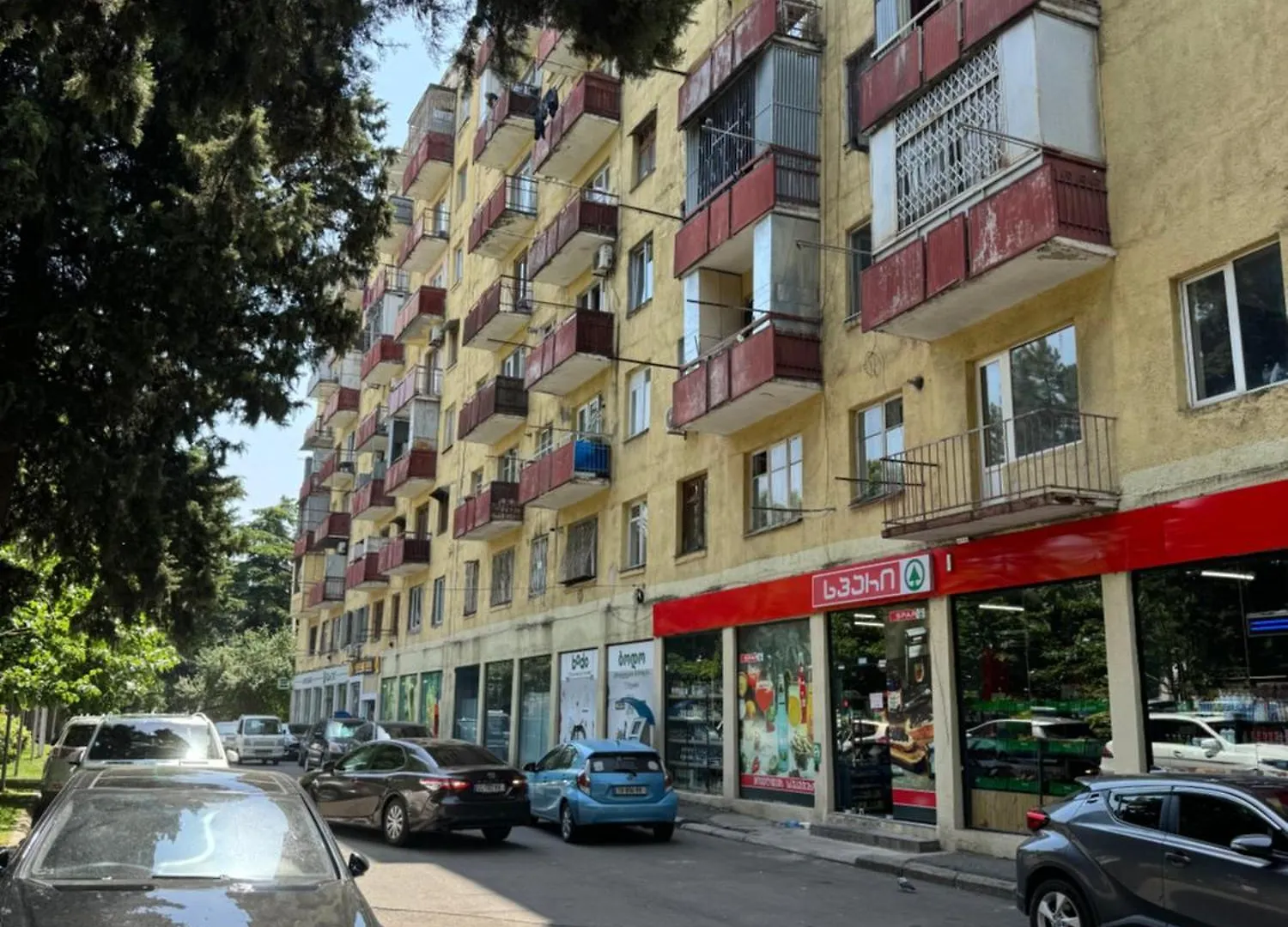 Cozy Apartment With Balcony Тбилиси